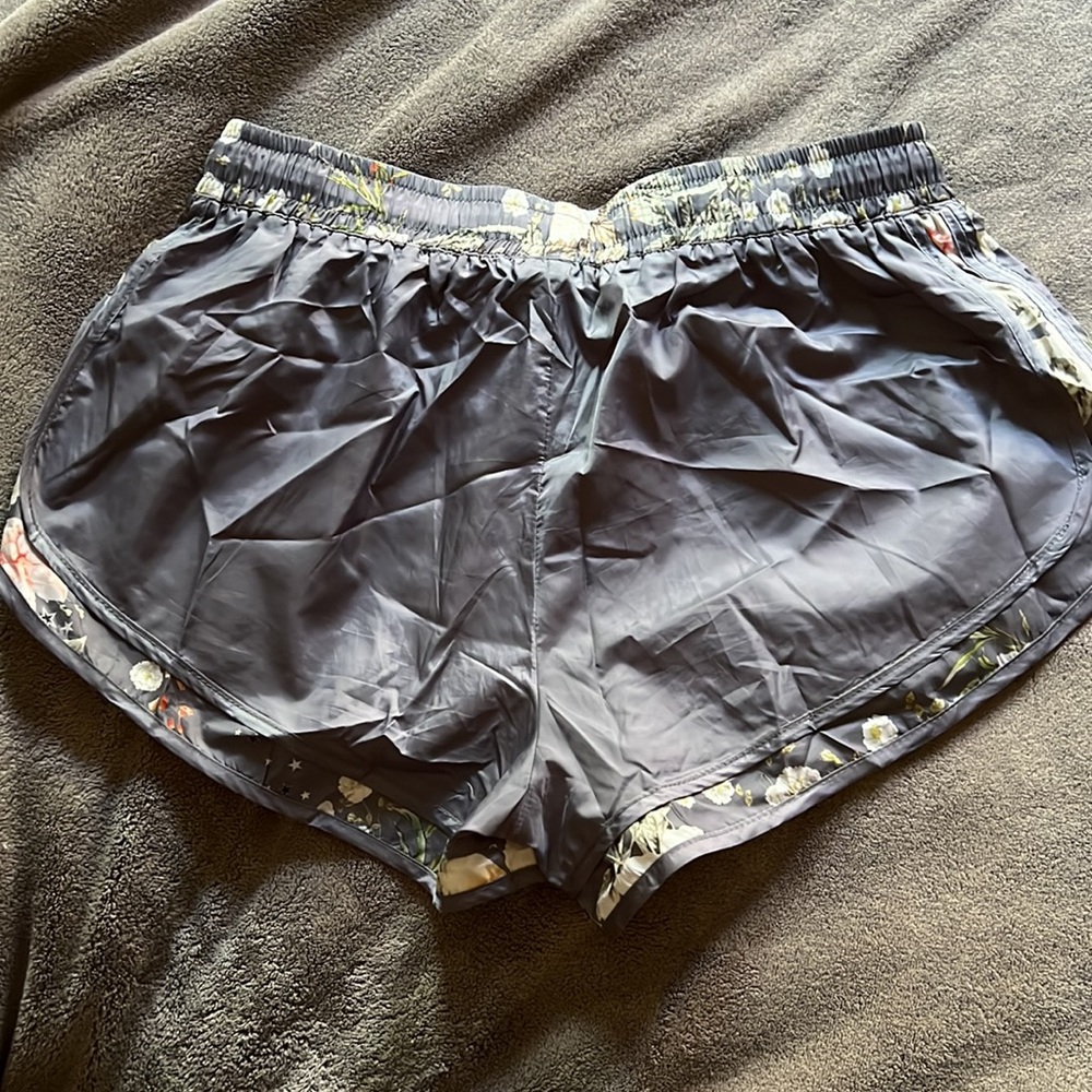 Farm Rio athletic shorts - Picture 3 of 3